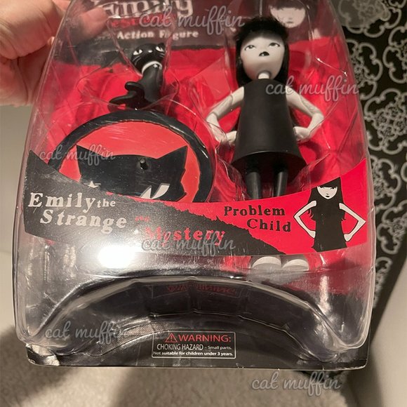 EMILY THE STRANGE AND MISTERY PROBLEM CHILD - DOLL & CAT FIGURE *SEALED* - Picture 4 of 5